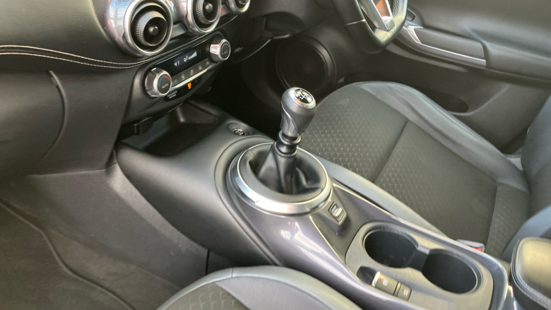 Nissan Juke 1.0 DiG-T 114 N-Connecta 5dr Petrol Hatchback